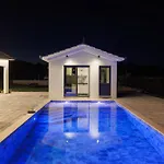 Vilma-house With Heated Pool & Garden Villa
