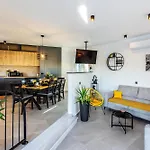 Villa Vilma-house With Heated Pool & Garden *