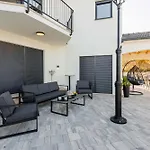 Vilma-house With Heated Pool & Garden Villa
