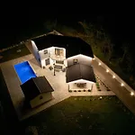 Villa Vilma-house With Heated Pool & Garden Trilj