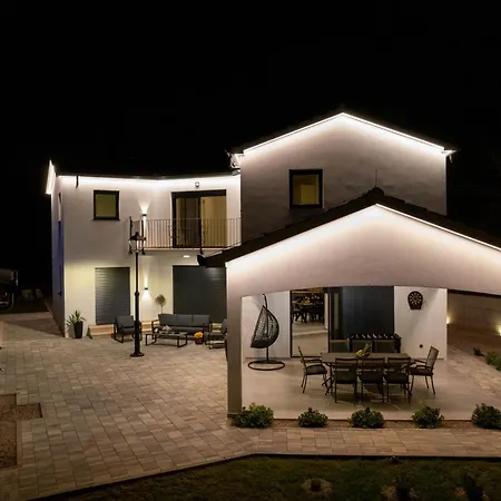 Vilma-house With Heated Pool & Garden * Trilj