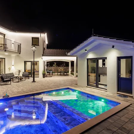 Vilma-house With Heated Pool & Garden Villa Trilj