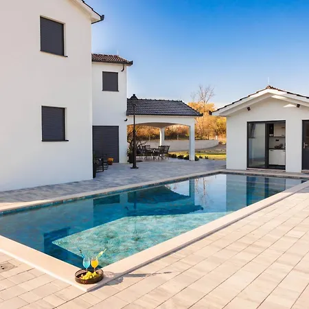Villa Vilma-house With Heated Pool & Garden