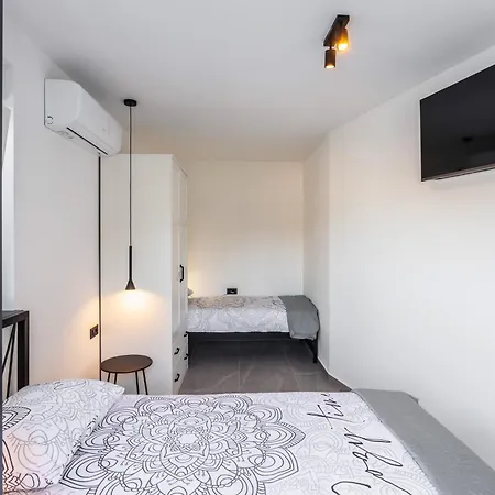 Vilma-house With Heated Pool & Garden Villa *