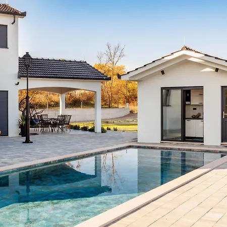 Vilma-house With Heated Pool & Garden