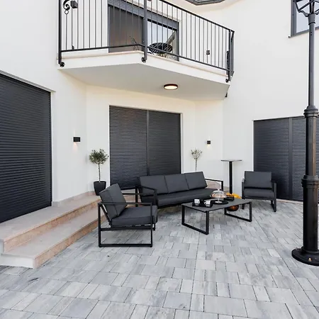 Vilma-house With Heated Pool & Garden * Trilj