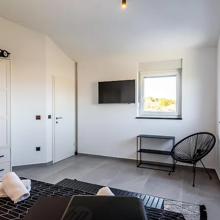 Vilma-house With Heated Pool & Garden Villa *
