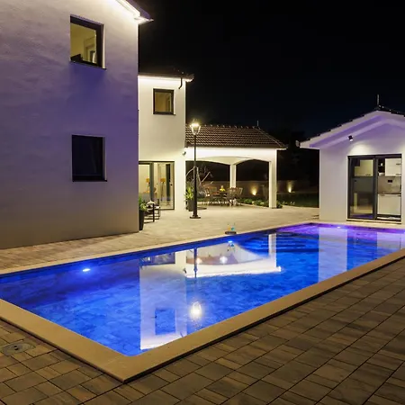 Vilma-house With Heated Pool & Garden *