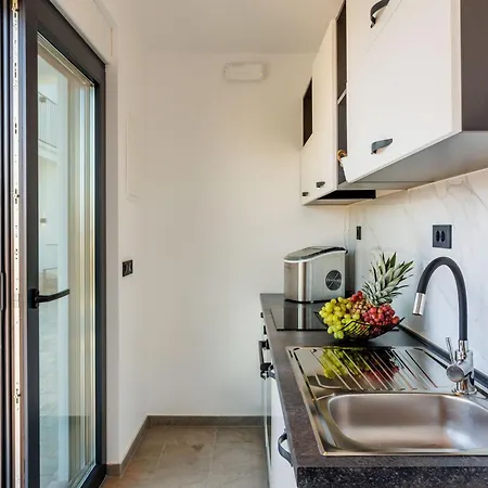 Vilma-house With Heated Pool & Garden