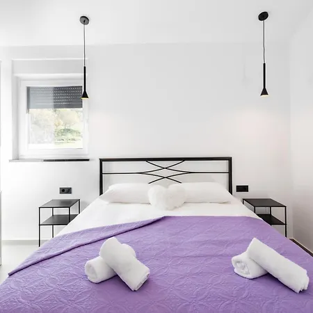 Vilma-house With Heated Pool & Garden Villa *